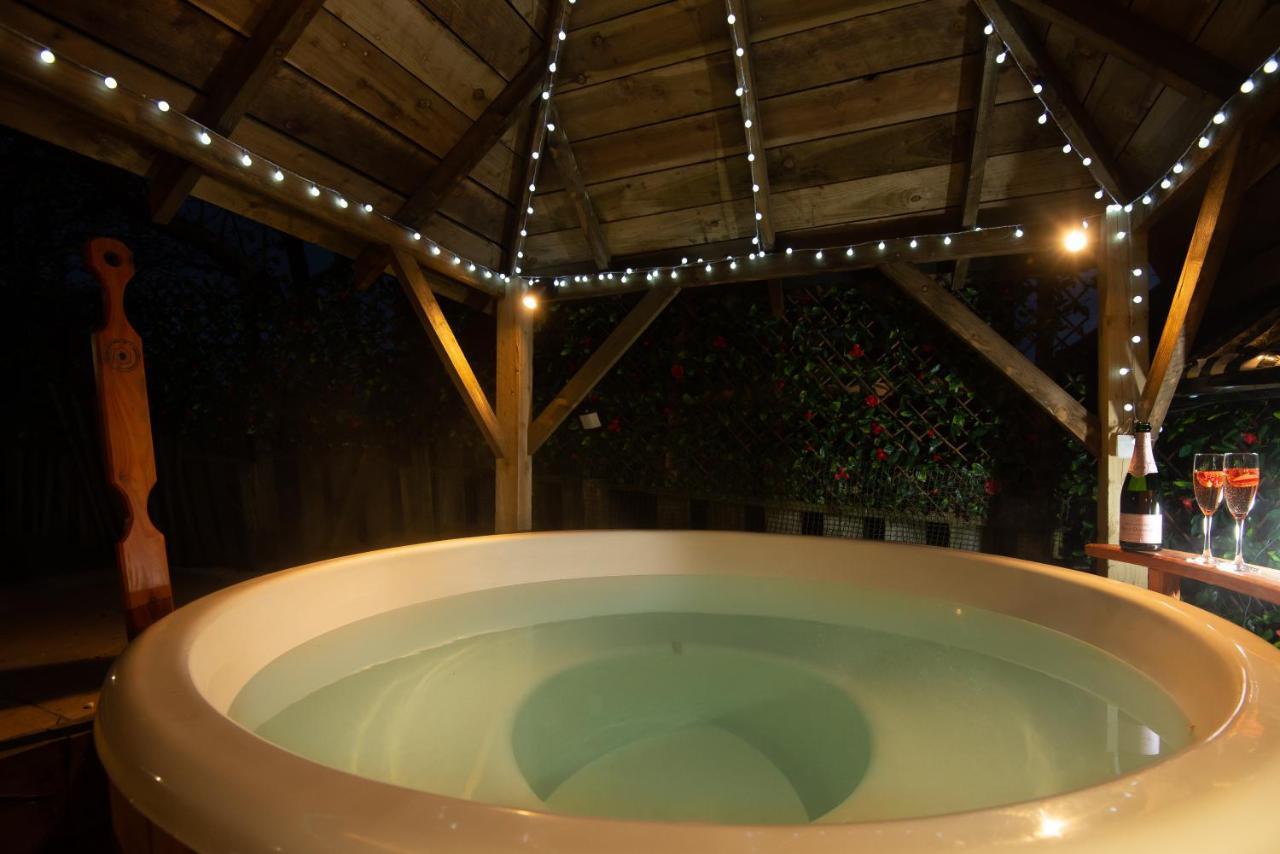 East Cottage * Wood Burning Hot Tub * Garden セント・アンドルーズ エクステリア 写真